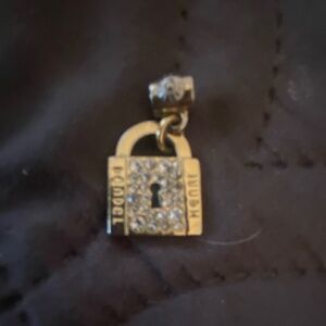 Rare henri bendel hair charm!